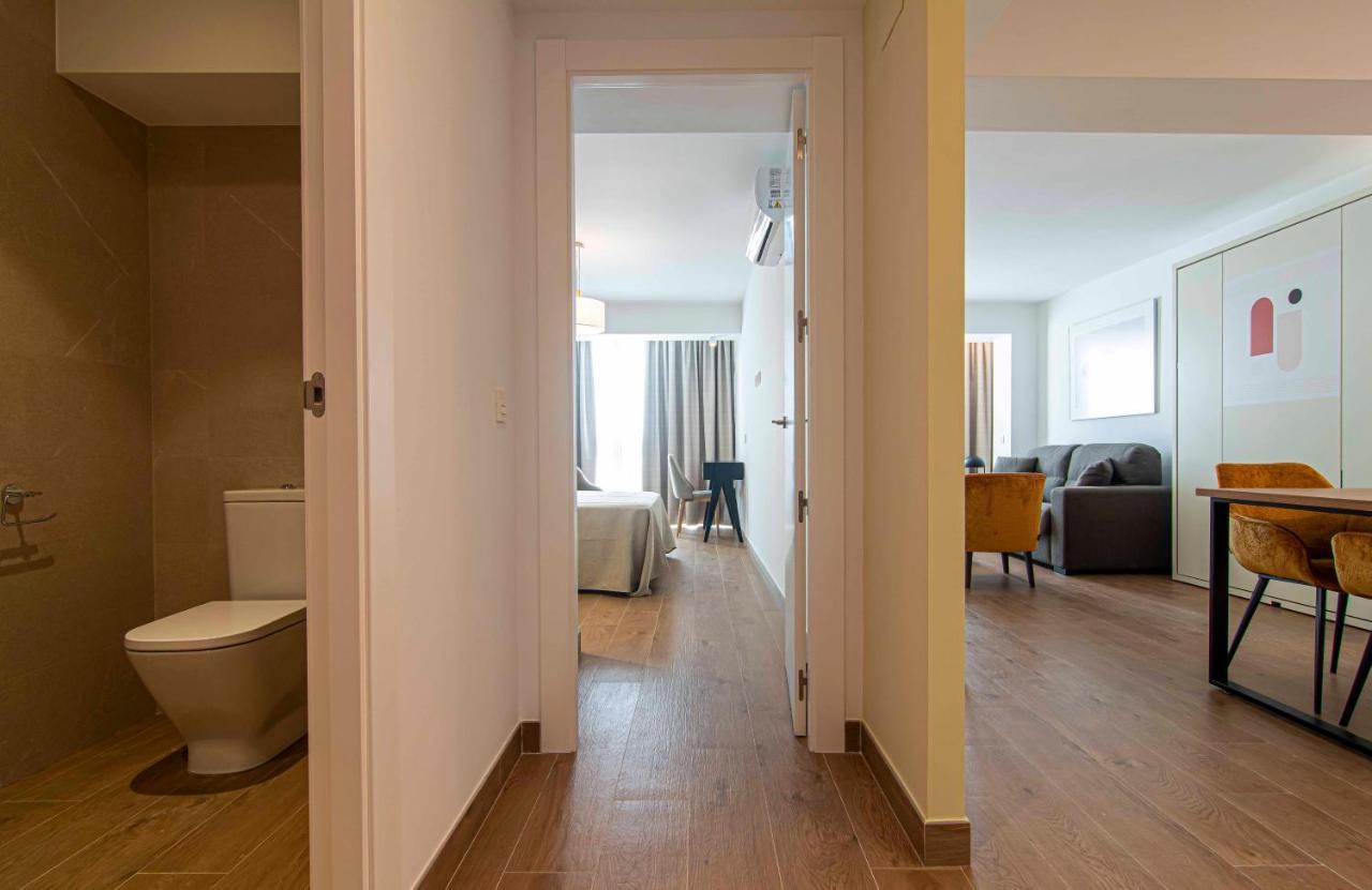 Apartamentos 1 Abril Málaga Esterno foto