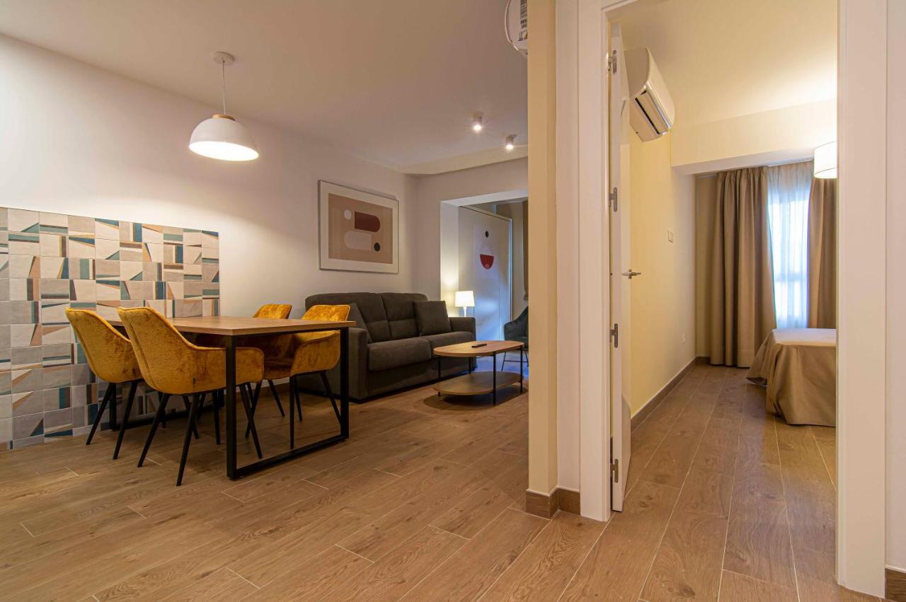 Apartamentos 1 Abril Málaga Esterno foto